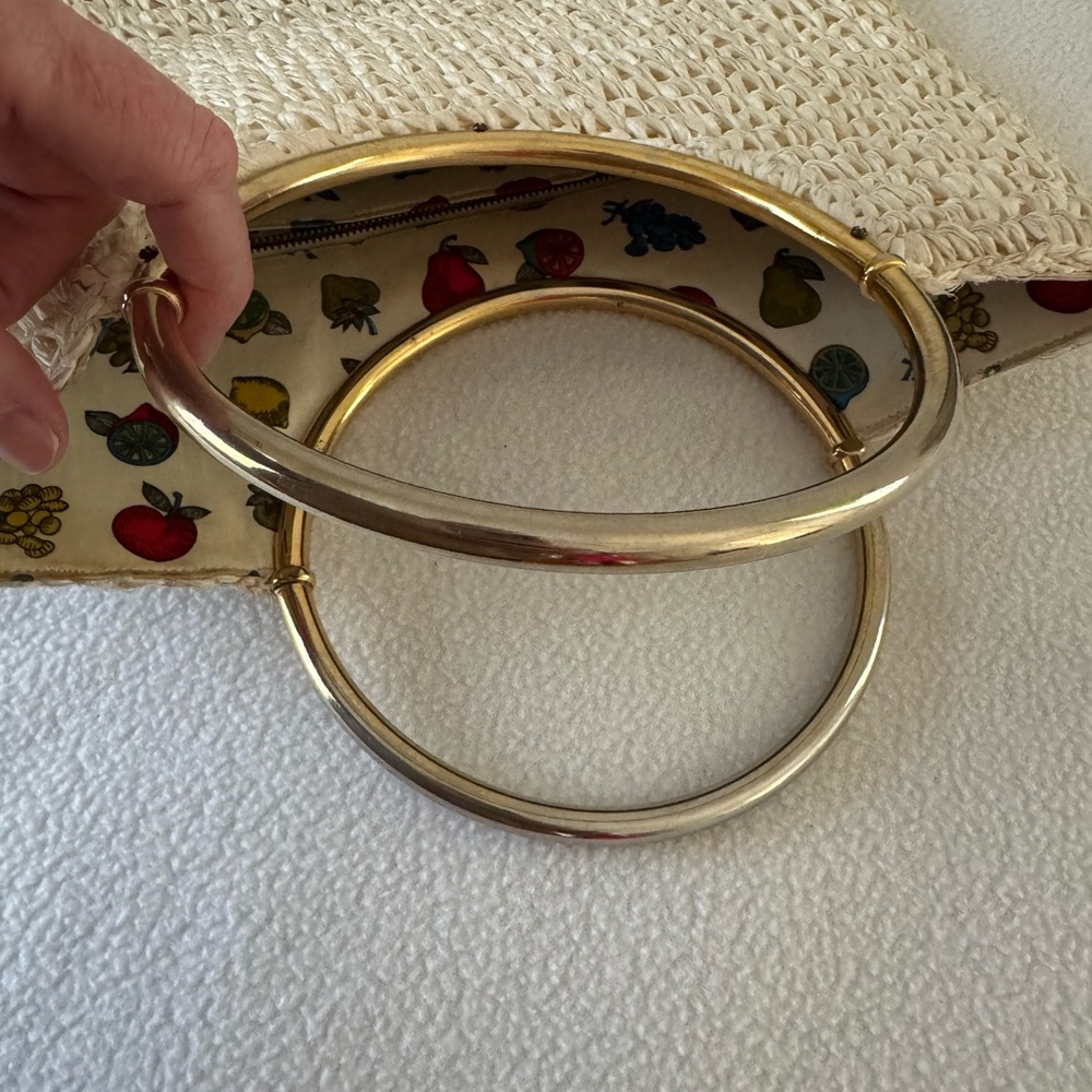 Vintage MM Crochet Straw Handbag with Lucite Handle – 1970s Boho - Picture 4 of 8